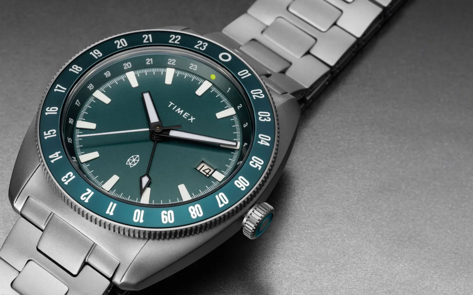Timex X The James Brand Automatic GMT: Nova ura GMT v smaragdno zeleni barvi