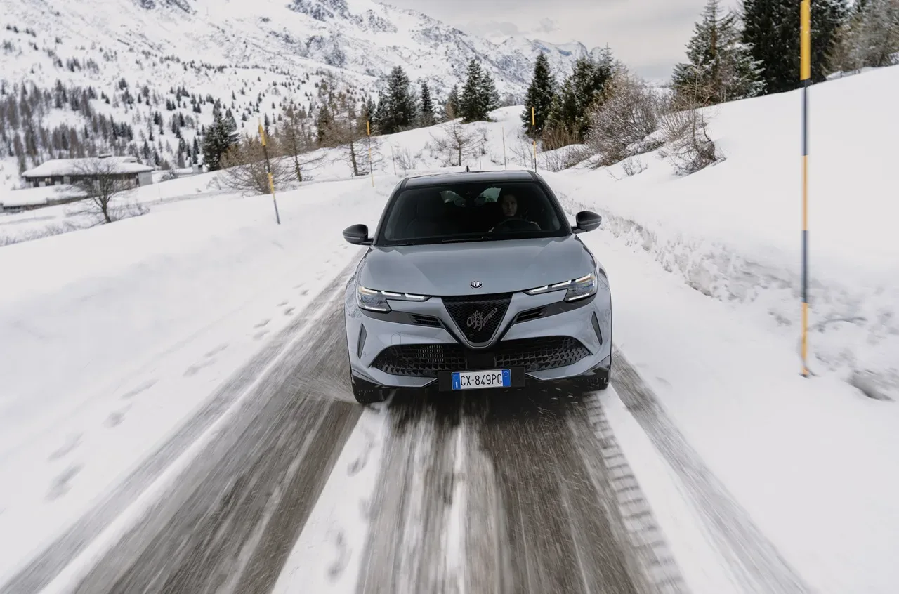To je Alfa Romeo Junior Hibrid Q4: Hibrid, ki ne pozabi na svojo dušo
