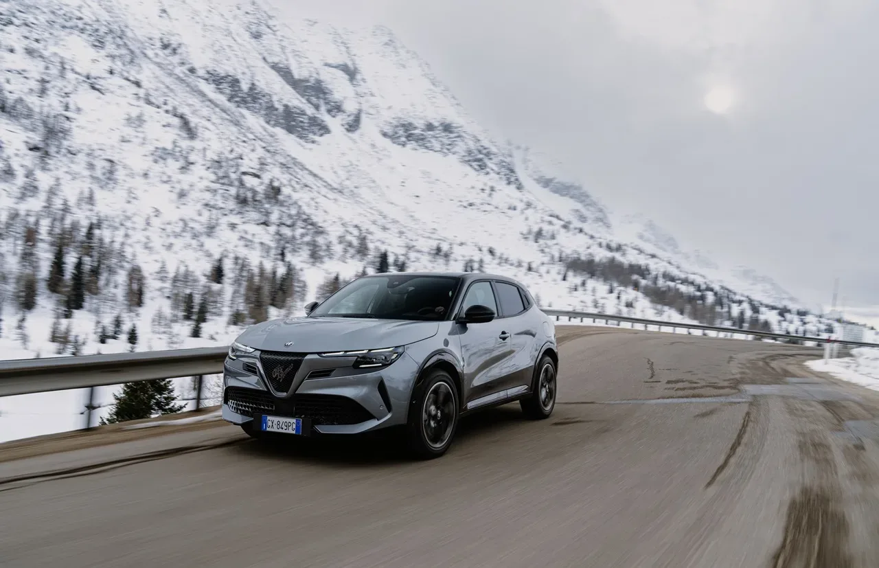 To je Alfa Romeo Junior Hibrid Q4: Hibrid, ki ne pozabi na svojo dušo