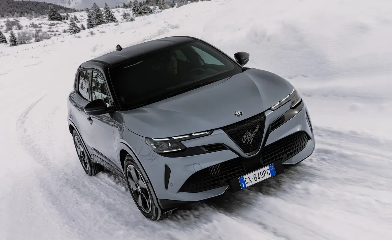 To je Alfa Romeo Junior Hibrid Q4: Hibrid, ki ne pozabi na svojo dušo