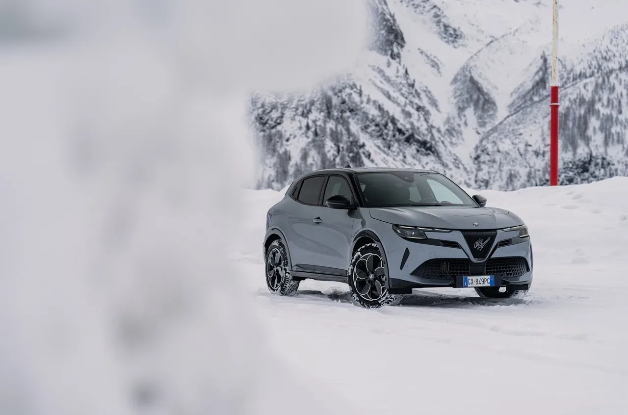 To je Alfa Romeo Junior Hibrid Q4: Hibrid, ki ne pozabi na svojo dušo