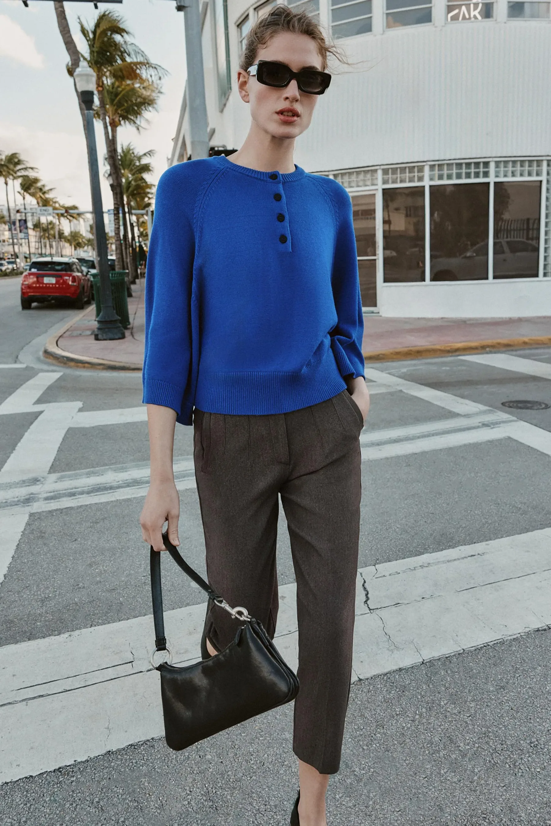 To je barva pomladi 2026, ki pristaja vsem in poskrbi, da vsak stajling v trenutku izgleda ‘luksuzno’