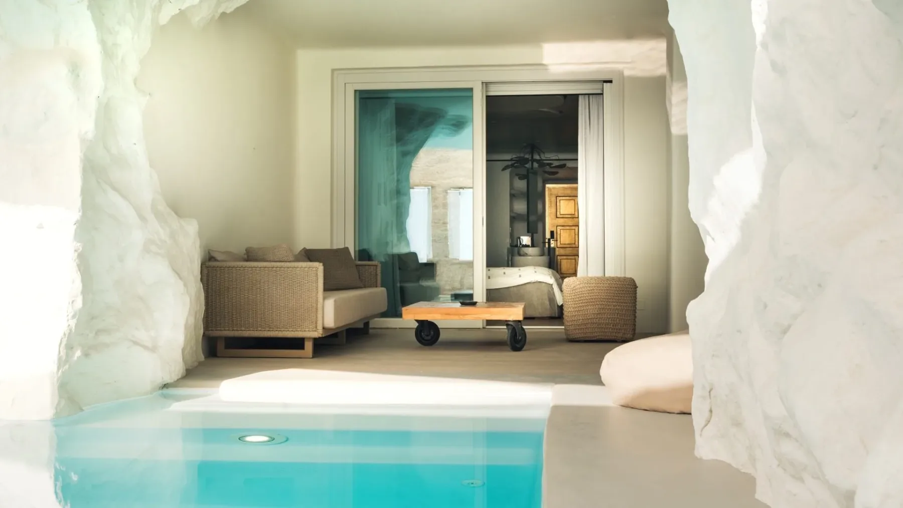 To je Cavo Tagoo Mykonos Hotel – pristno razkošje, kjer se združita sanje in resničnost sveta slavnih