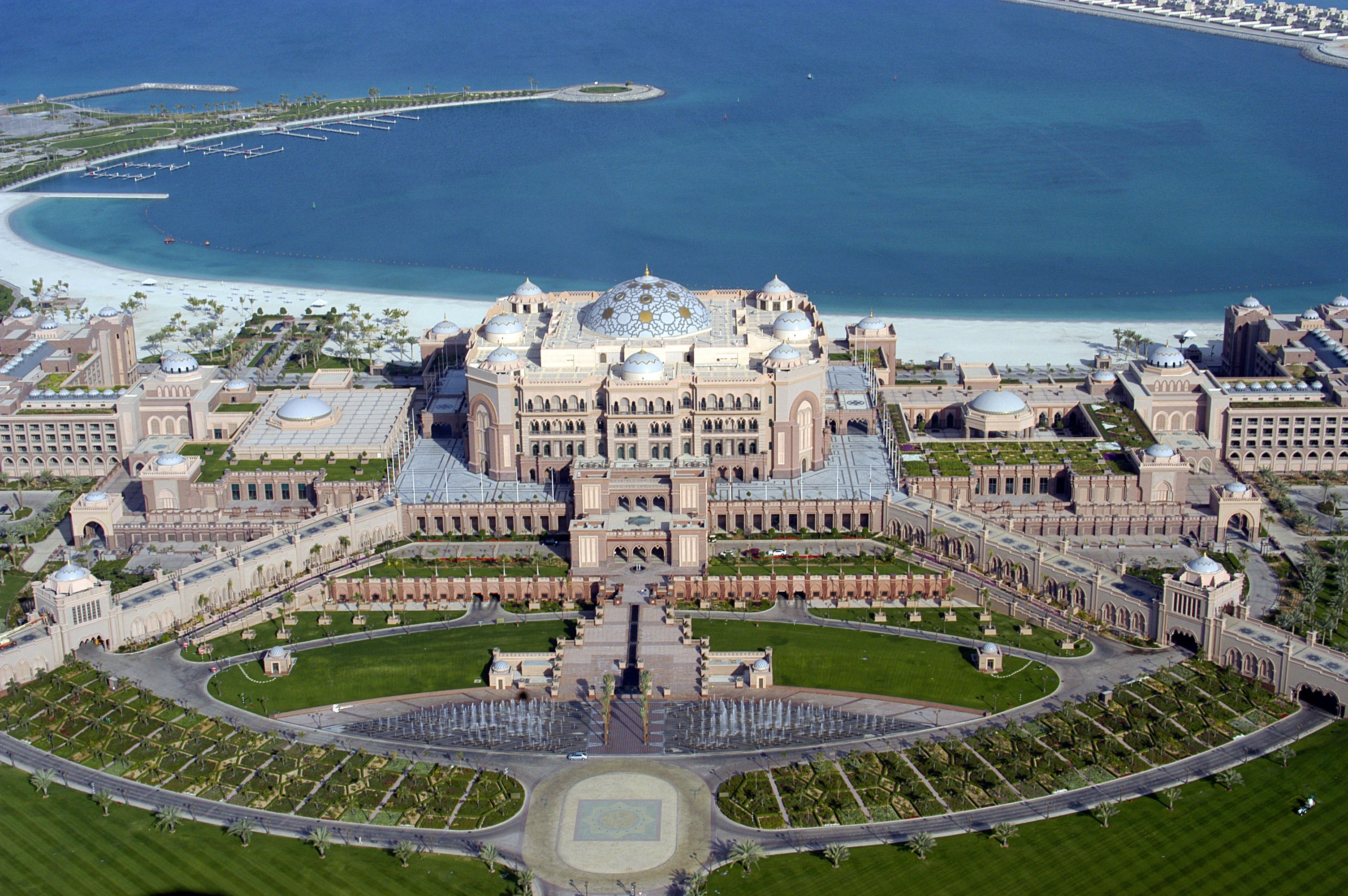 Hotel s sedmimi zvezdicami: Emirates Palace, Abu Dhabi, Združeni arabski emirati