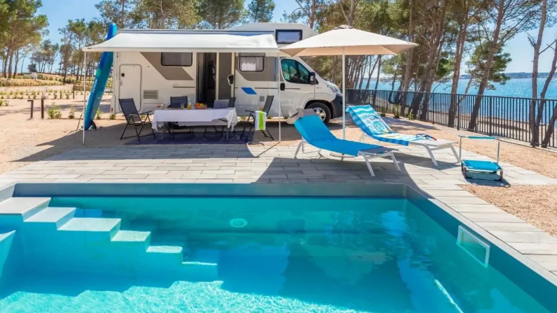 To je najboljši kamp Hrvaške – Aminess Avalona Camping Resort: rajna Pagu s petimi zvezdicami, kjer kampiranje dobi novo definicijo