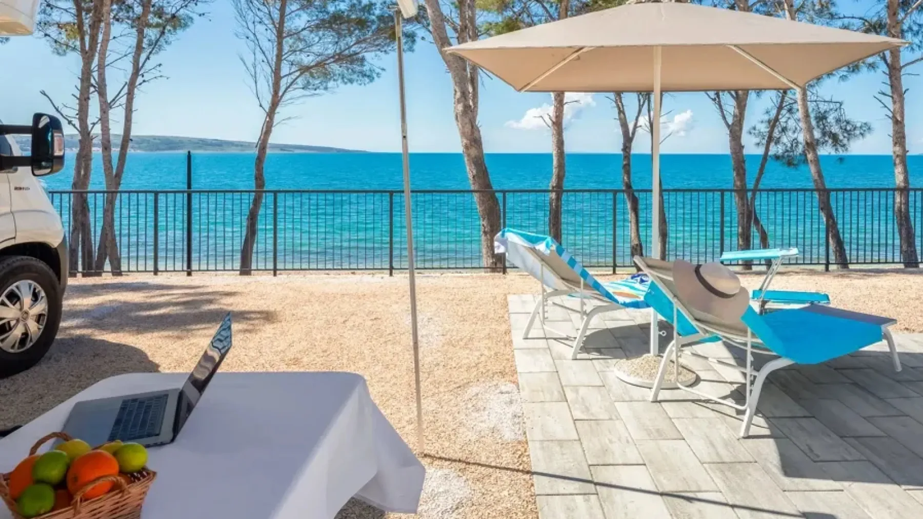 To je najboljši kamp Hrvaške – Aminess Avalona Camping Resort: rajna Pagu s petimi zvezdicami, kjer kampiranje dobi novo definicijo