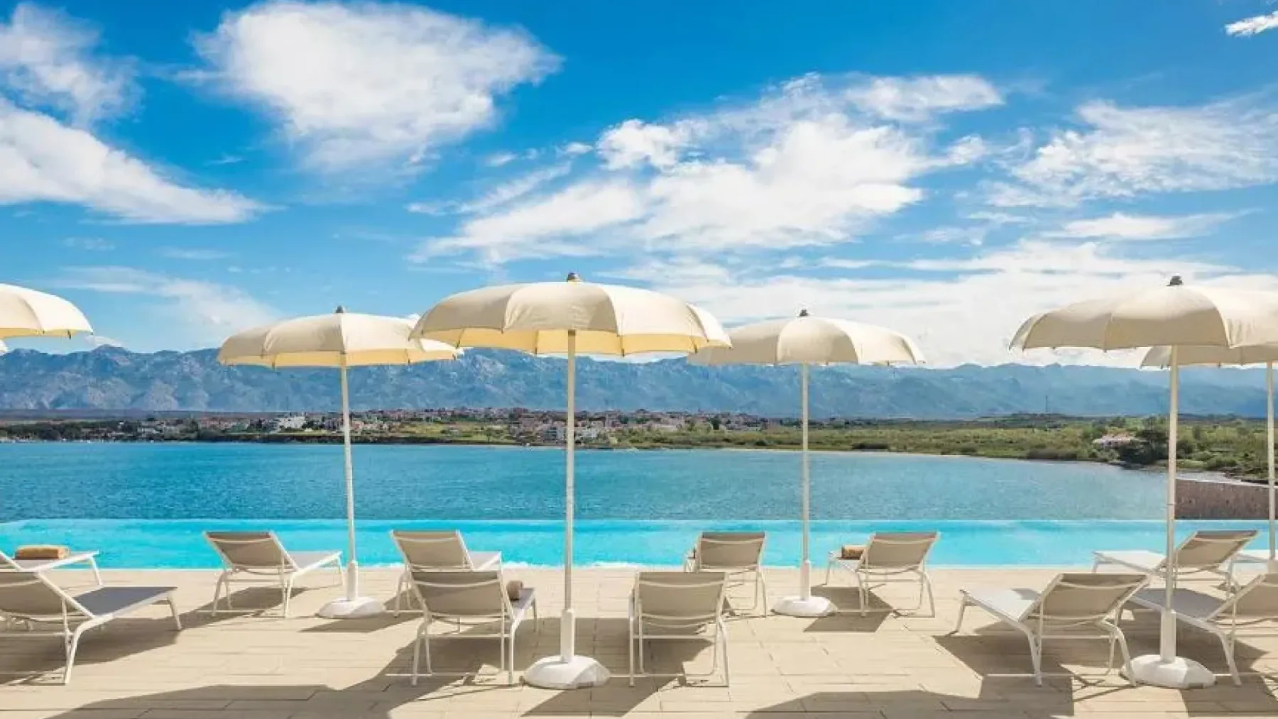 To je najboljši kamp Hrvaške – Aminess Avalona Camping Resort: rajna Pagu s petimi zvezdicami, kjer kampiranje dobi novo definicijo