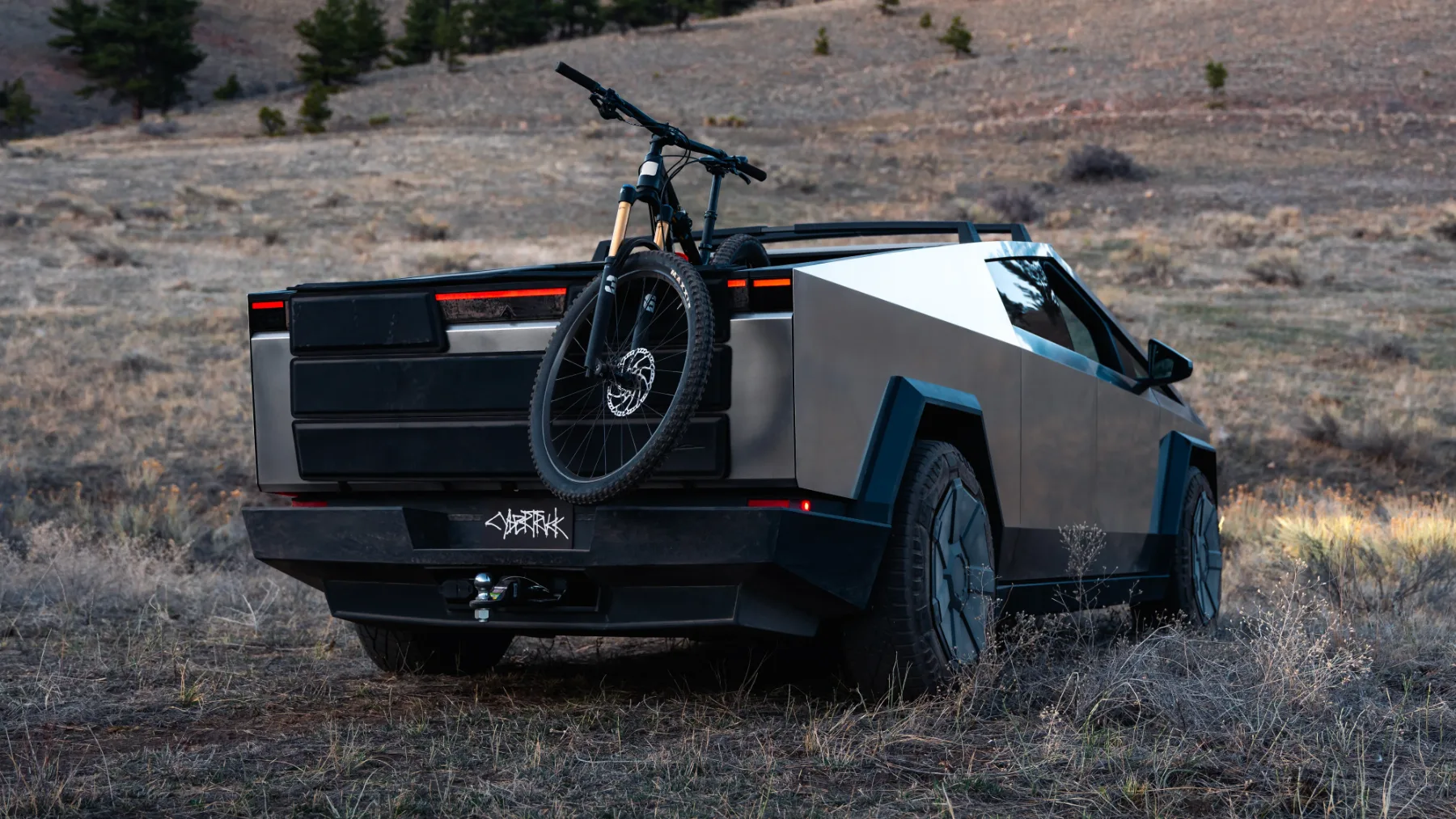 To je najdražji Tesla Cybertruck: Tesla je čez noč podražila tri-motorni Cybertruck za xx.000 $ .. sedaj stane …