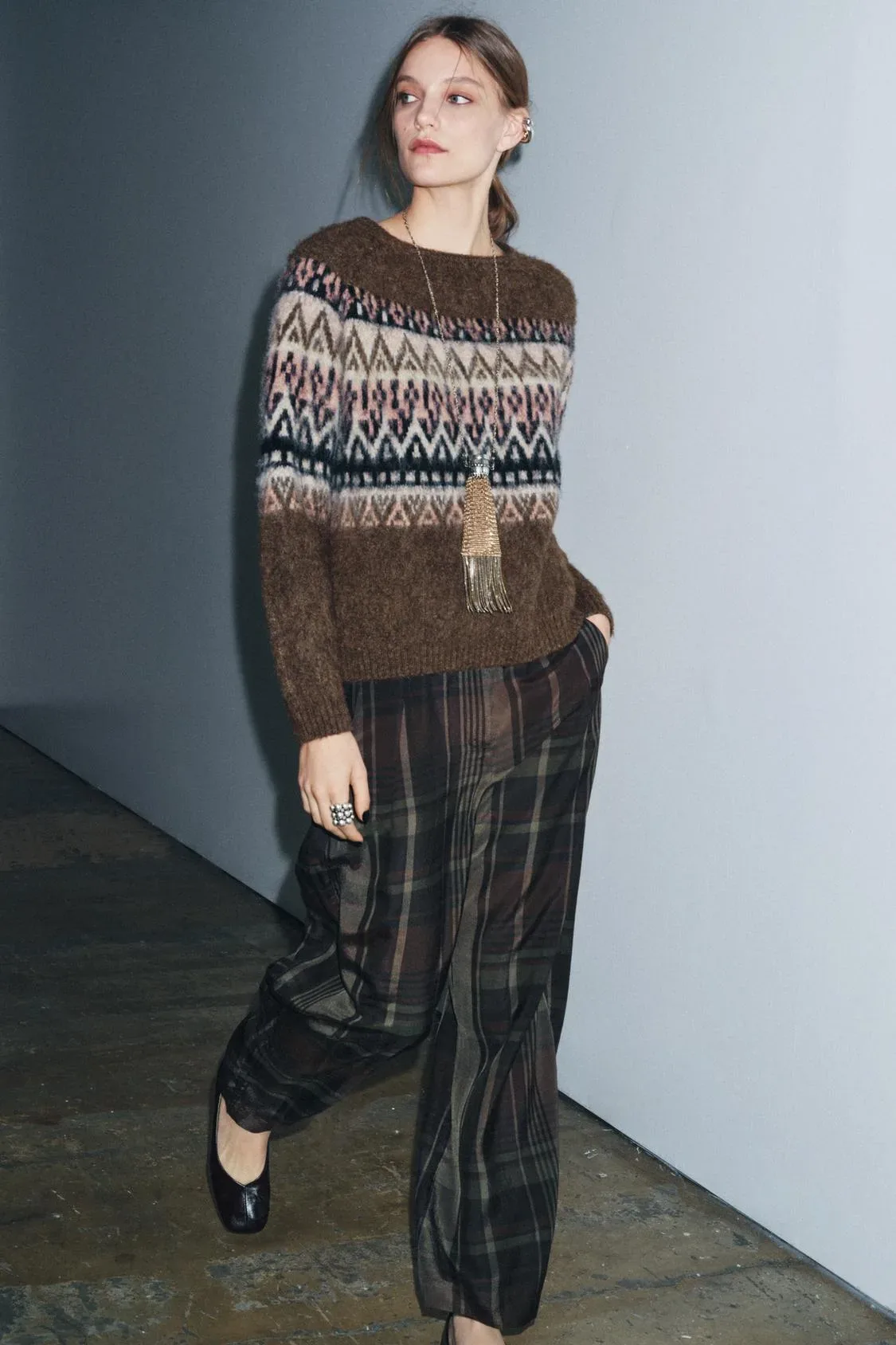 To je pulover, ki bo leta 2026 povsod: Fair Isle vrača retro vzorec, a v ultra sodobni izvedbi