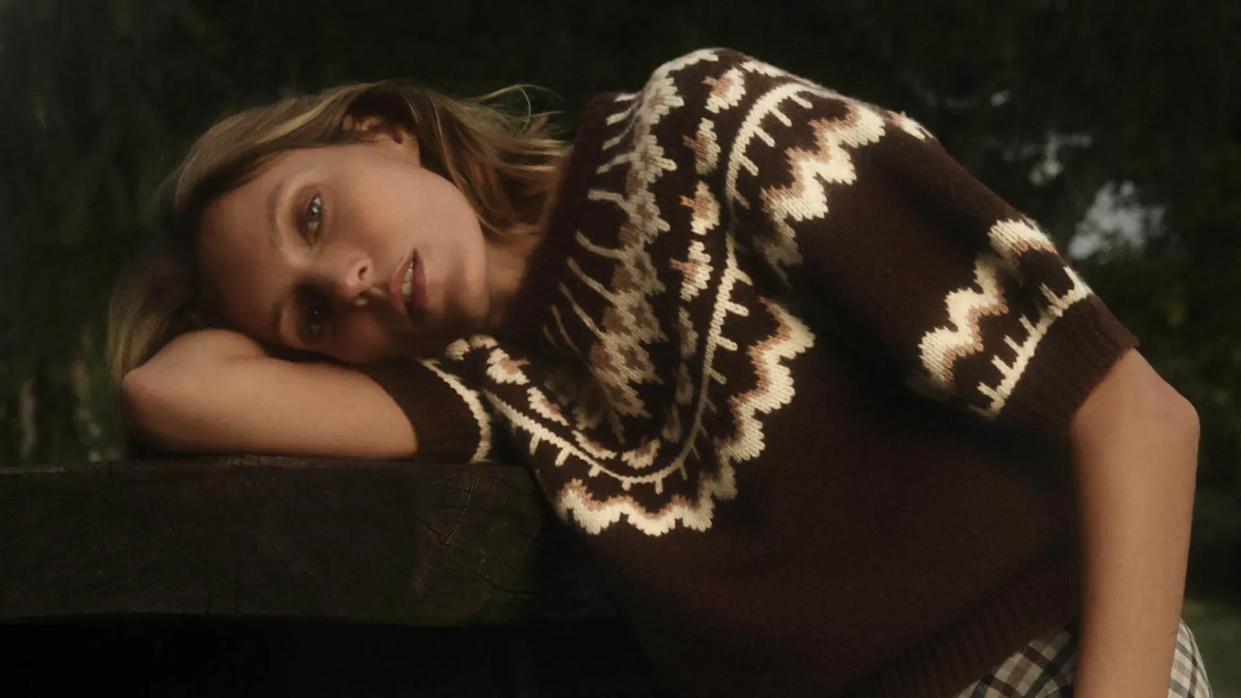 To je pulover, ki bo leta 2026 povsod: Fair Isle vrača retro vzorec, a v ultra sodobni izvedbi