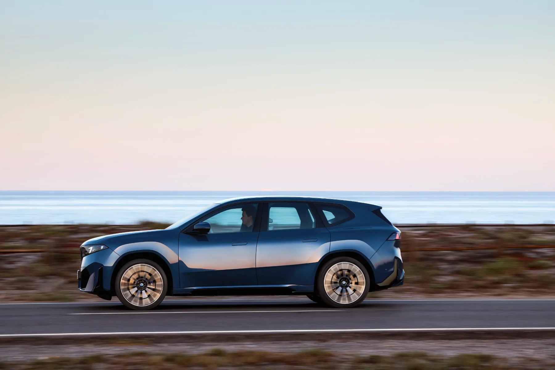 To si mislijo novinarji po testiranji BMW iX3 Neue Klasse: 85.000 € za tole? Ko “premium” BMW postane kralj cenene plastike.