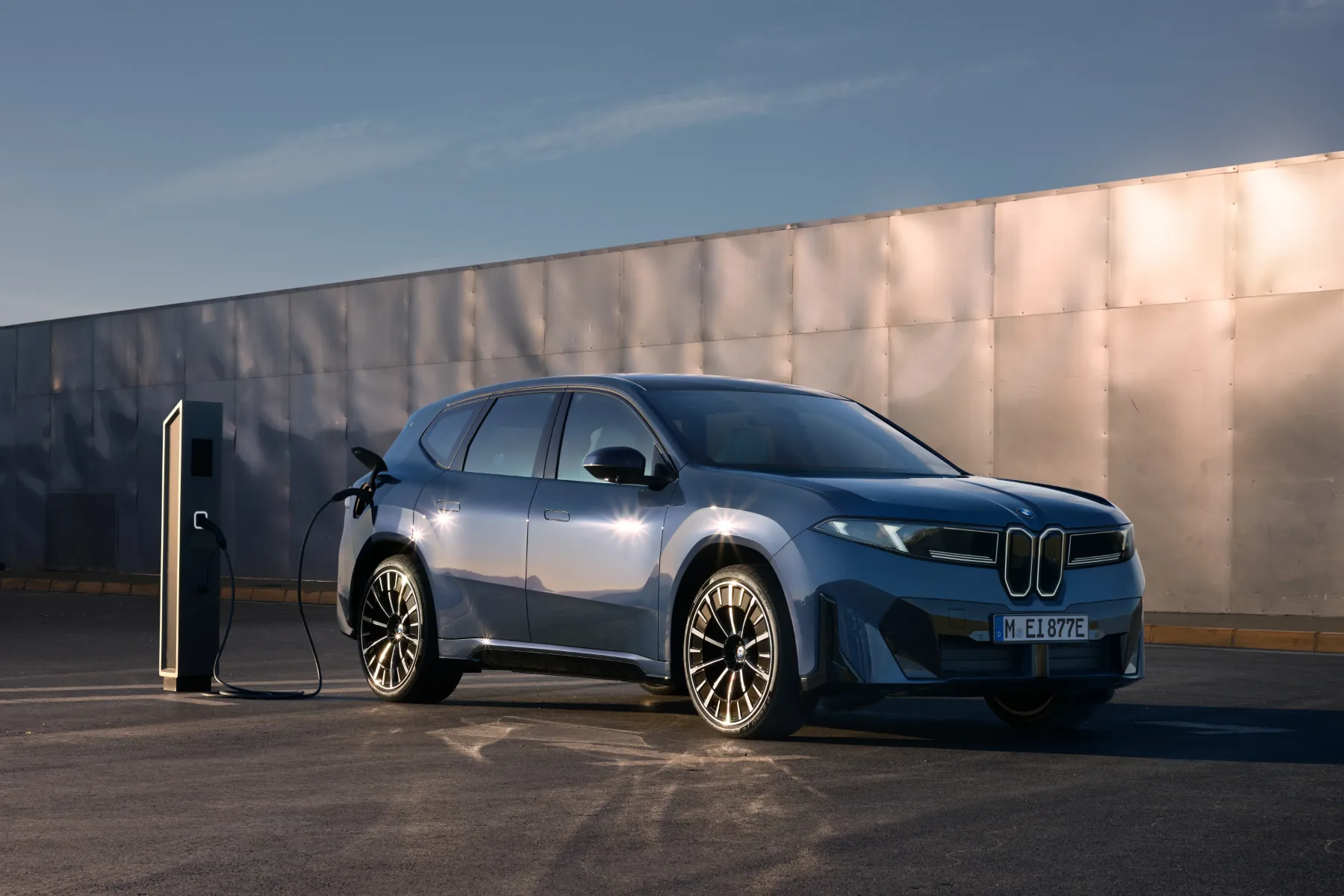 To si mislijo novinarji po testiranji BMW iX3 Neue Klasse: 85.000 € za tole? Ko “premium” BMW postane kralj cenene plastike.