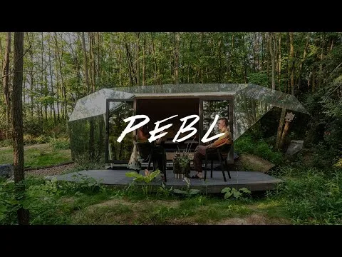 Točno toliko stane ta mikro hiša – PEBL Grand: romantična modernistična kabina, kjer luksuz sreča naravo