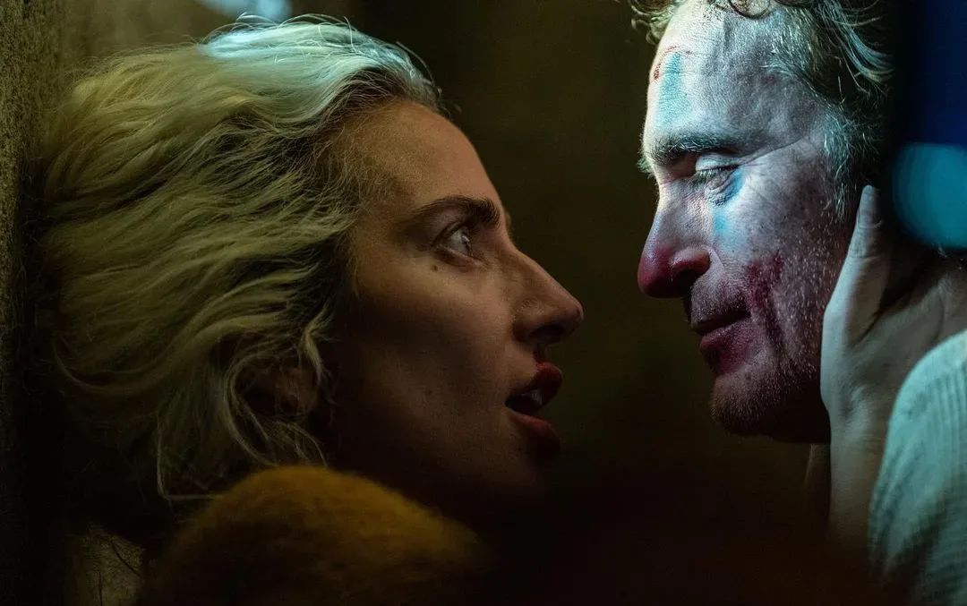 Todd Phillips šokira: ‘Joker 2’ ni to, kar pričakujete – nova Harley Quinn in kontroverzna resnica o muzikalih!