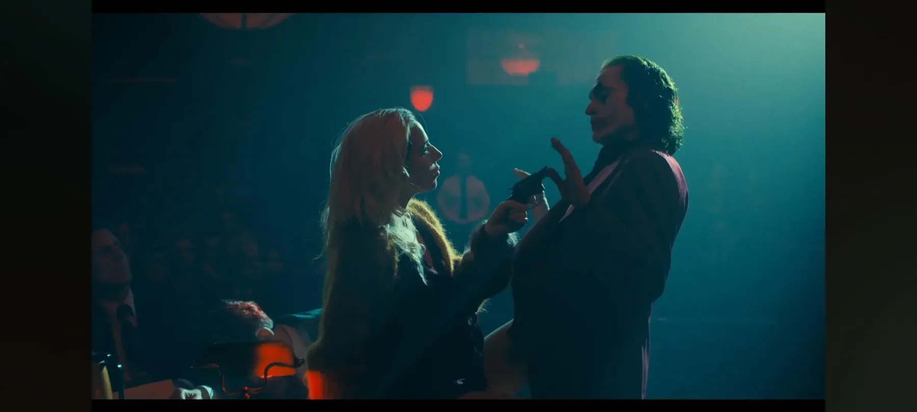 Todd Phillips šokira: ‘Joker 2’ ni to, kar pričakujete – nova Harley Quinn in kontroverzna resnica o muzikalih!
