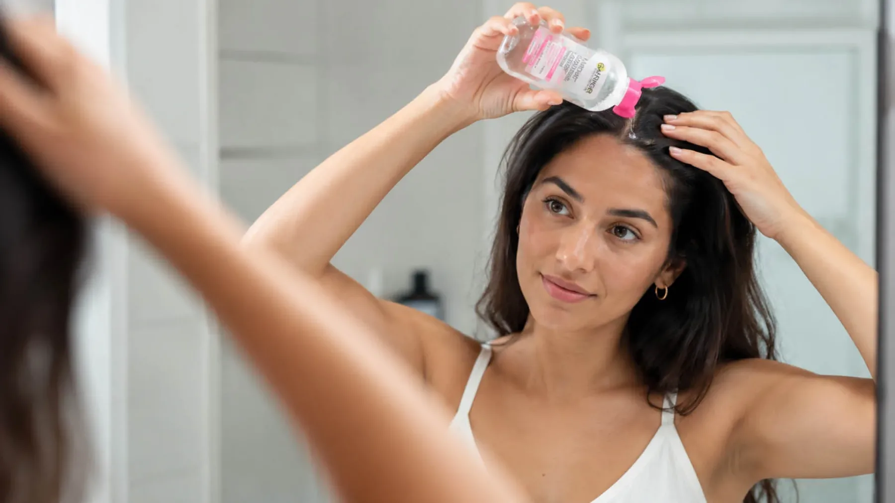 Top 3 triki z micelarno vodo: iz navadnega odstranjevalca ličil v najbolj pameten beauty hack leta