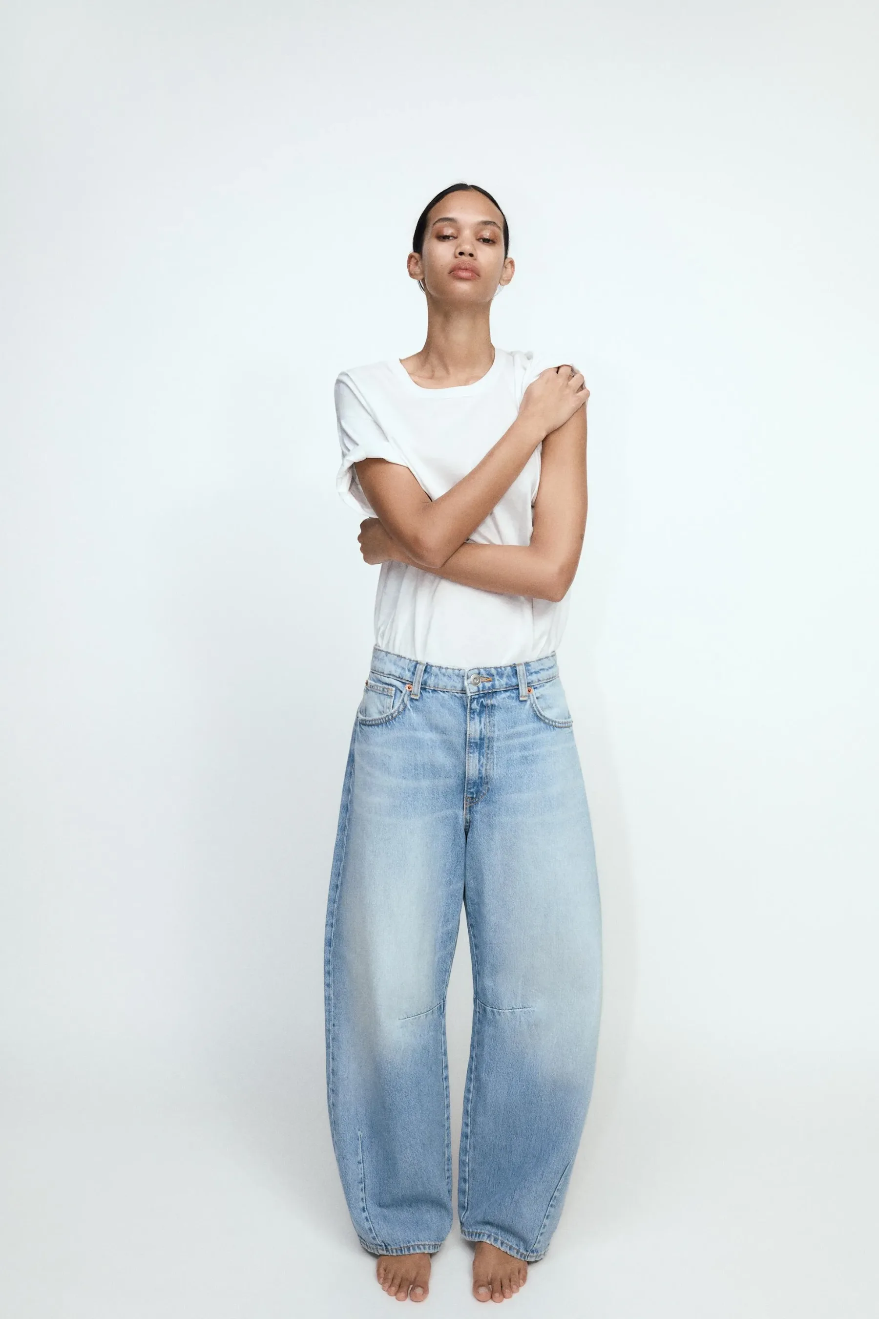 Top 7 modelov kavbojk za ženske za pomlad 2025 – Denim trendi, ki navdušujejo to sezono!