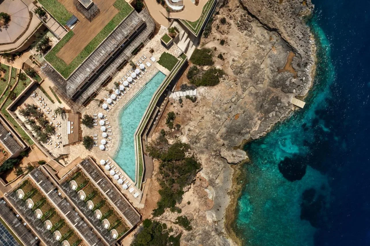 Top hoteli na Balearskih otokih: Doživite razkošje in sprostitev na Mallorci, Menorki ali Ibizi