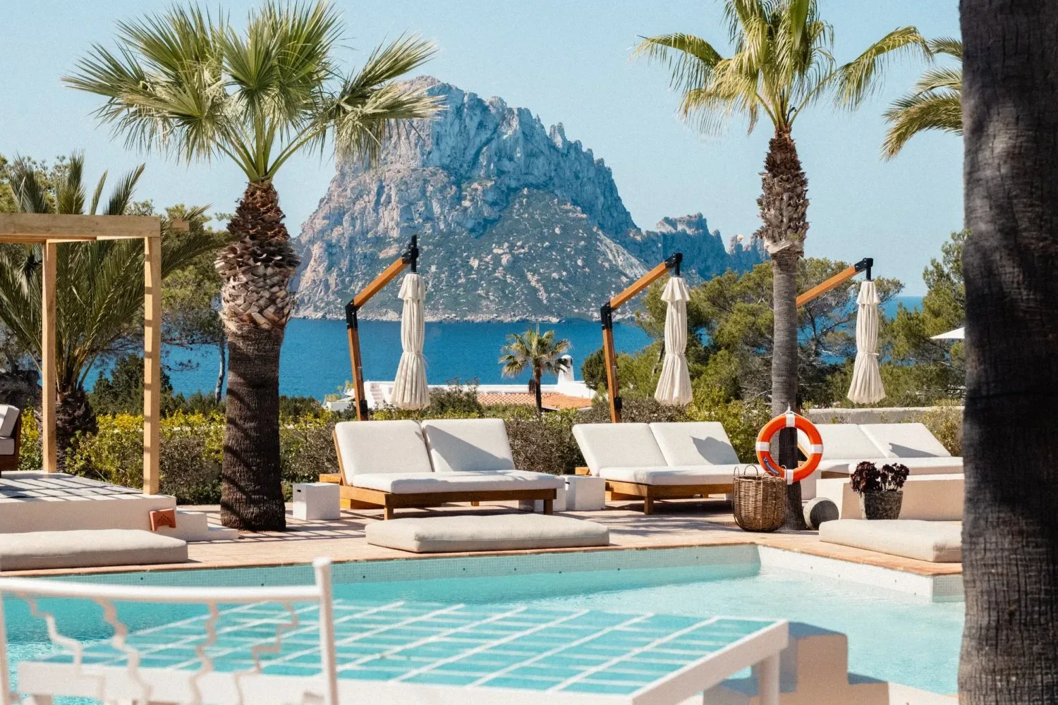 Top hoteli na Balearskih otokih: Doživite razkošje in sprostitev na Mallorci, Menorki ali Ibizi