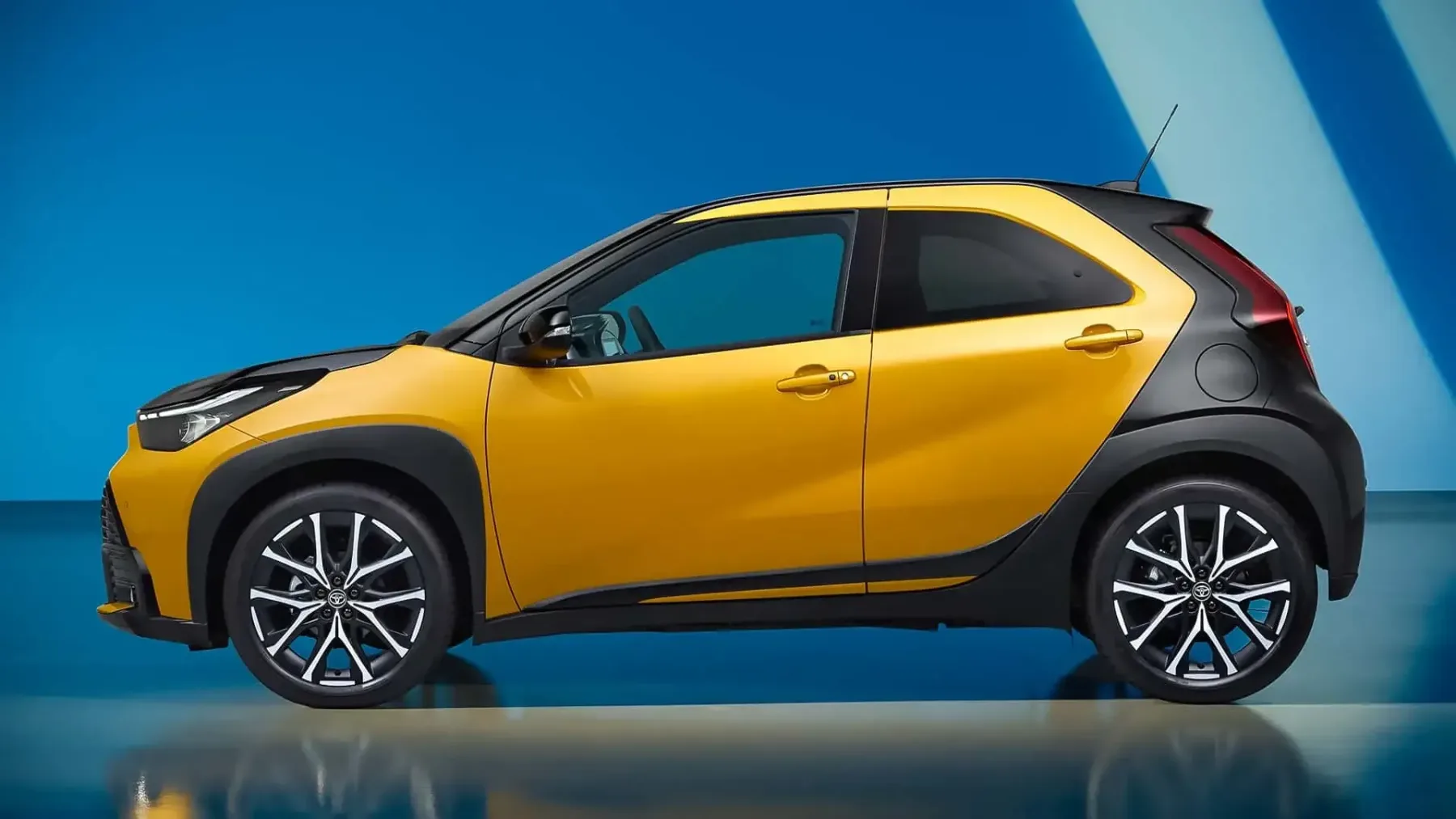 Toyota Aygo X Hybrid GR Sport 2025: je najmanjši športni hibrid, ki si ga boste želeli voziti