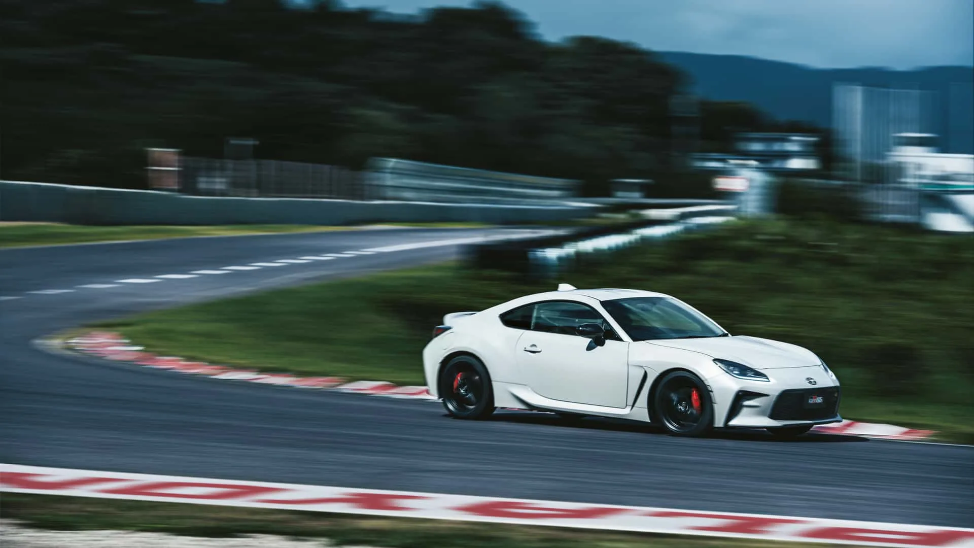 Toyota GR86 2025: več športnosti z izjemno posebno edicijo