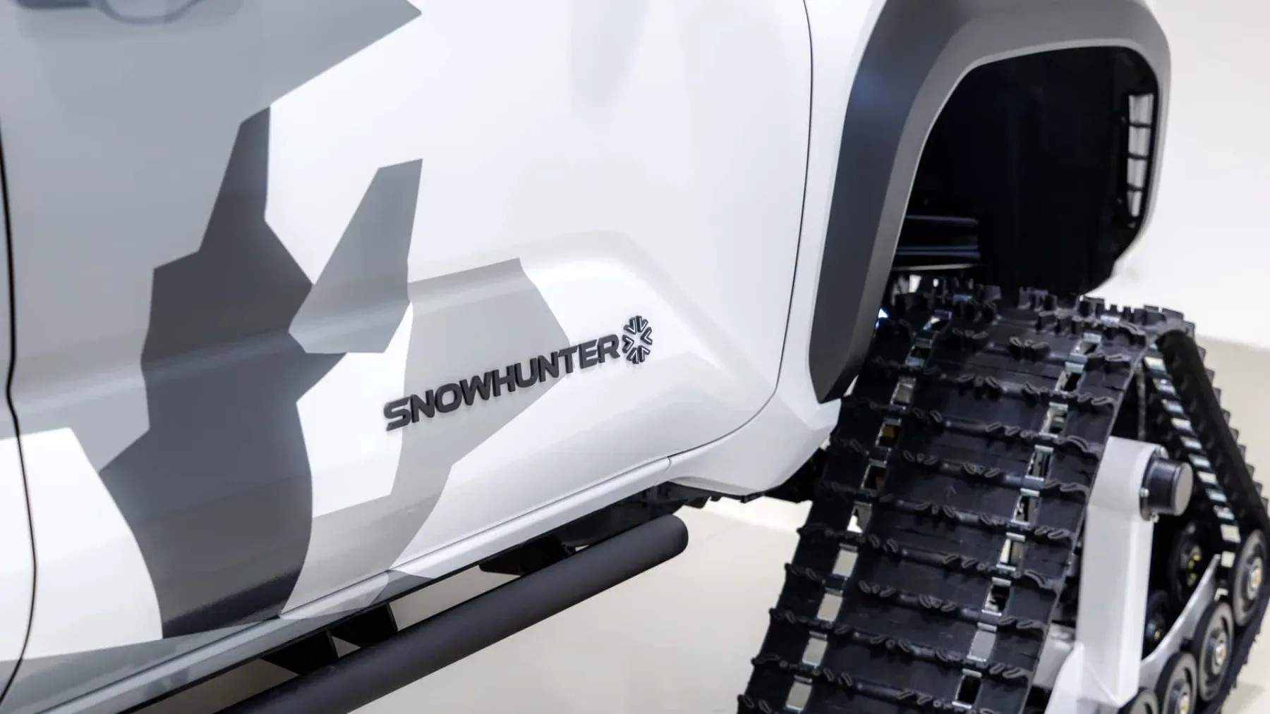 Toyota Snowhunter: Ko Japonci namesto koles namestijo snežne gosenice