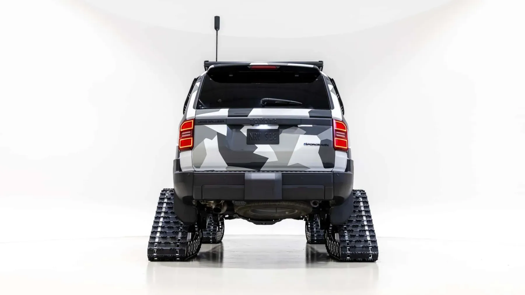 Toyota Snowhunter: Ko Japonci namesto koles namestijo snežne gosenice