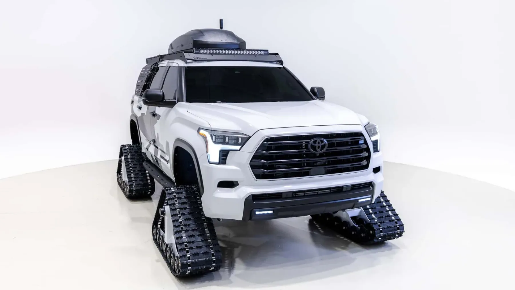 Toyota Snowhunter: Ko Japonci namesto koles namestijo snežne gosenice