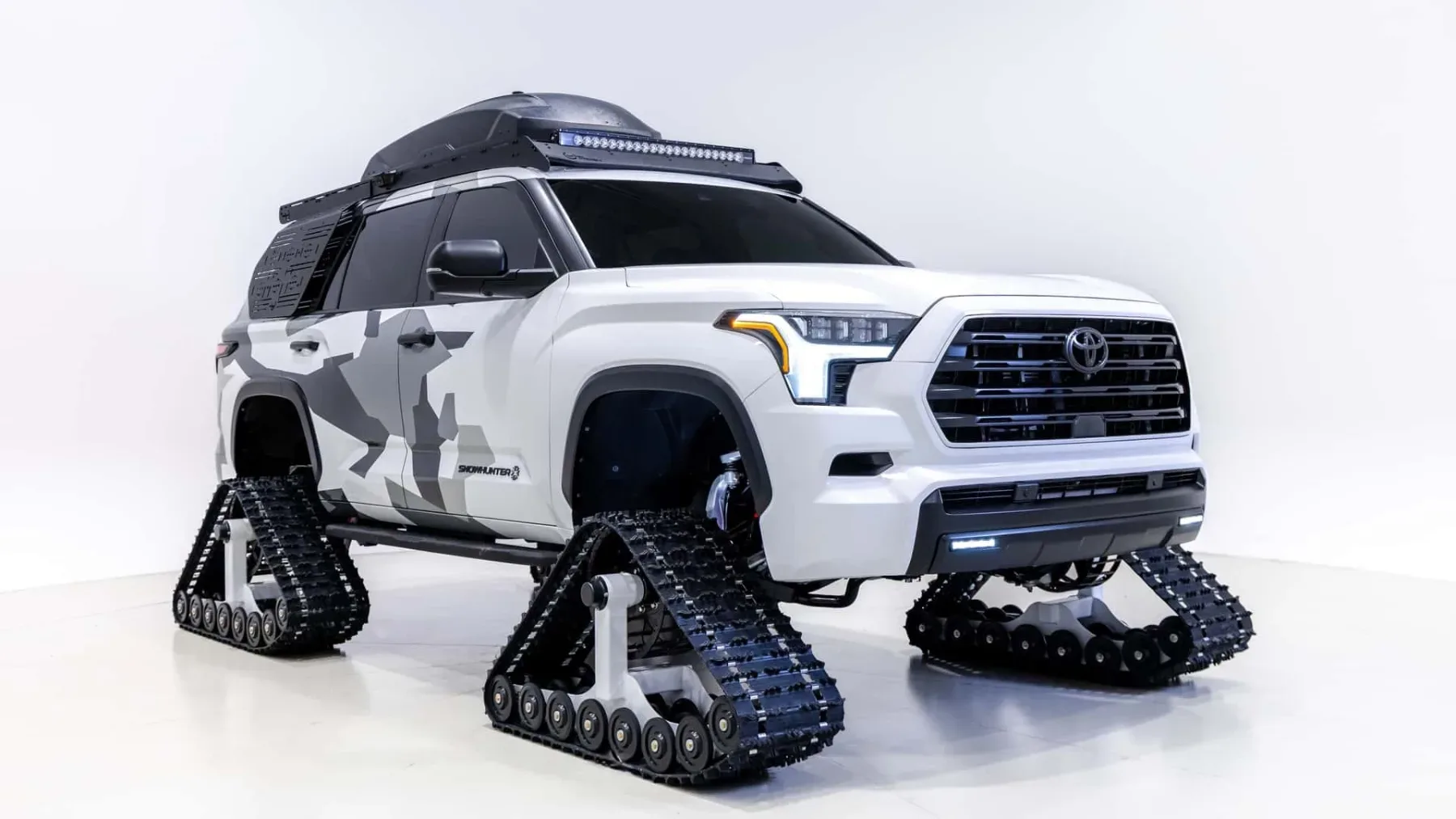 Toyota Snowhunter: Ko Japonci namesto koles namestijo snežne gosenice – slika 1