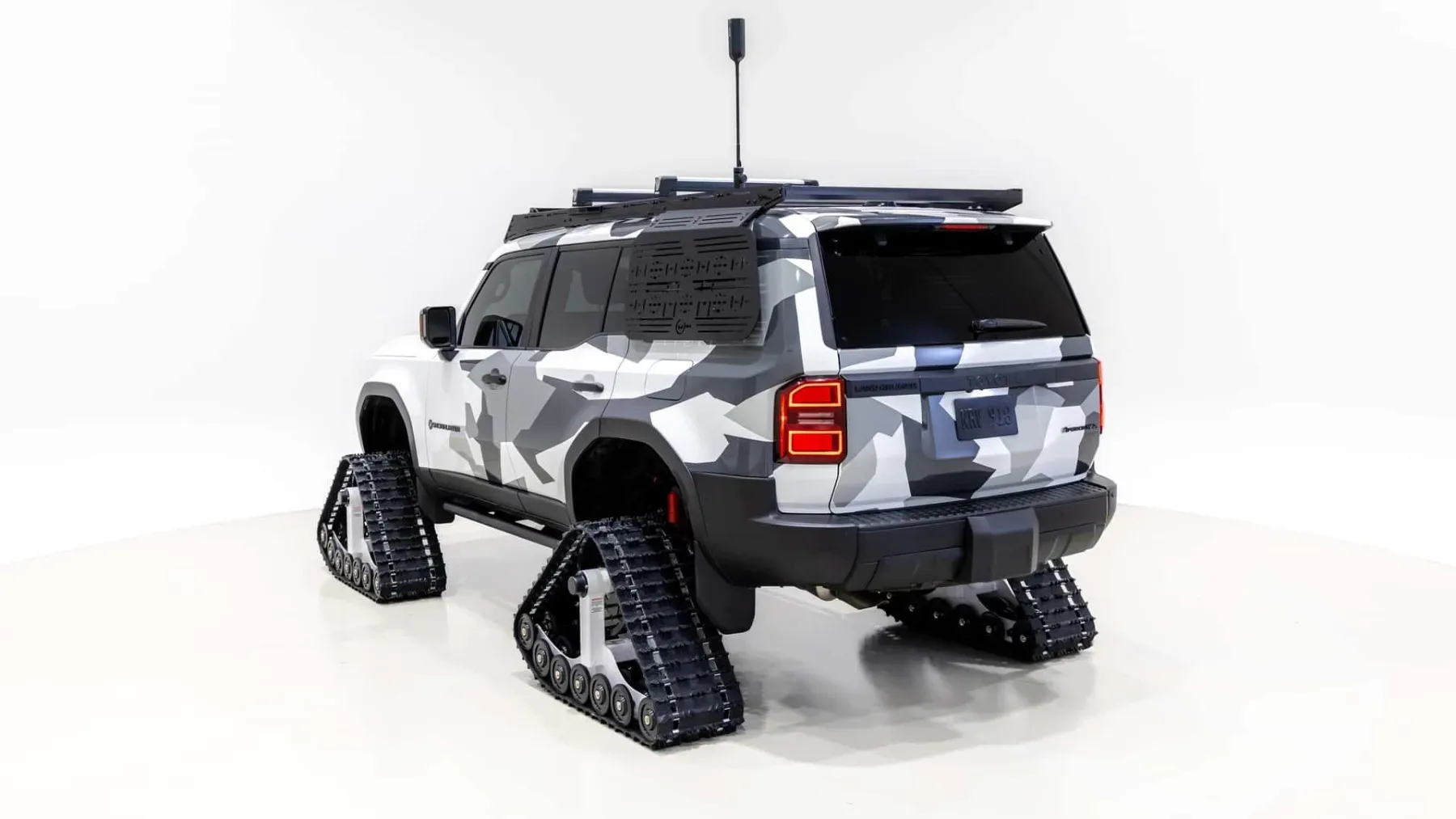 Toyota Snowhunter: Ko Japonci namesto koles namestijo snežne gosenice – slika 3
