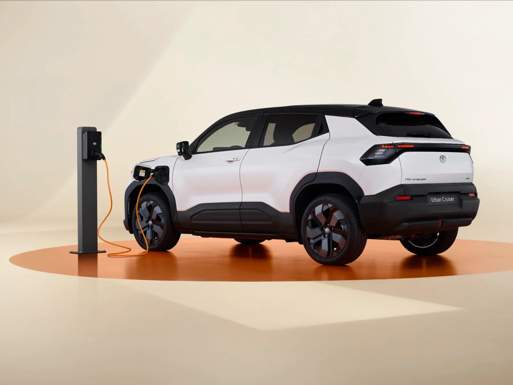 Toyota Urban Cruiser 2025 – novi mali električni SUV za mestne ulice in podeželje