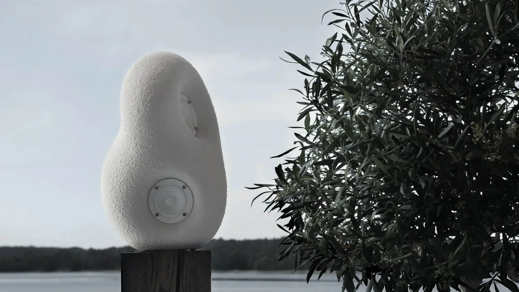 Transparent Acoustic Sculpture Speaker: ta zvočnik iz “kamna” je videti kot umetnina – in ja, zveni tudi tako dobro