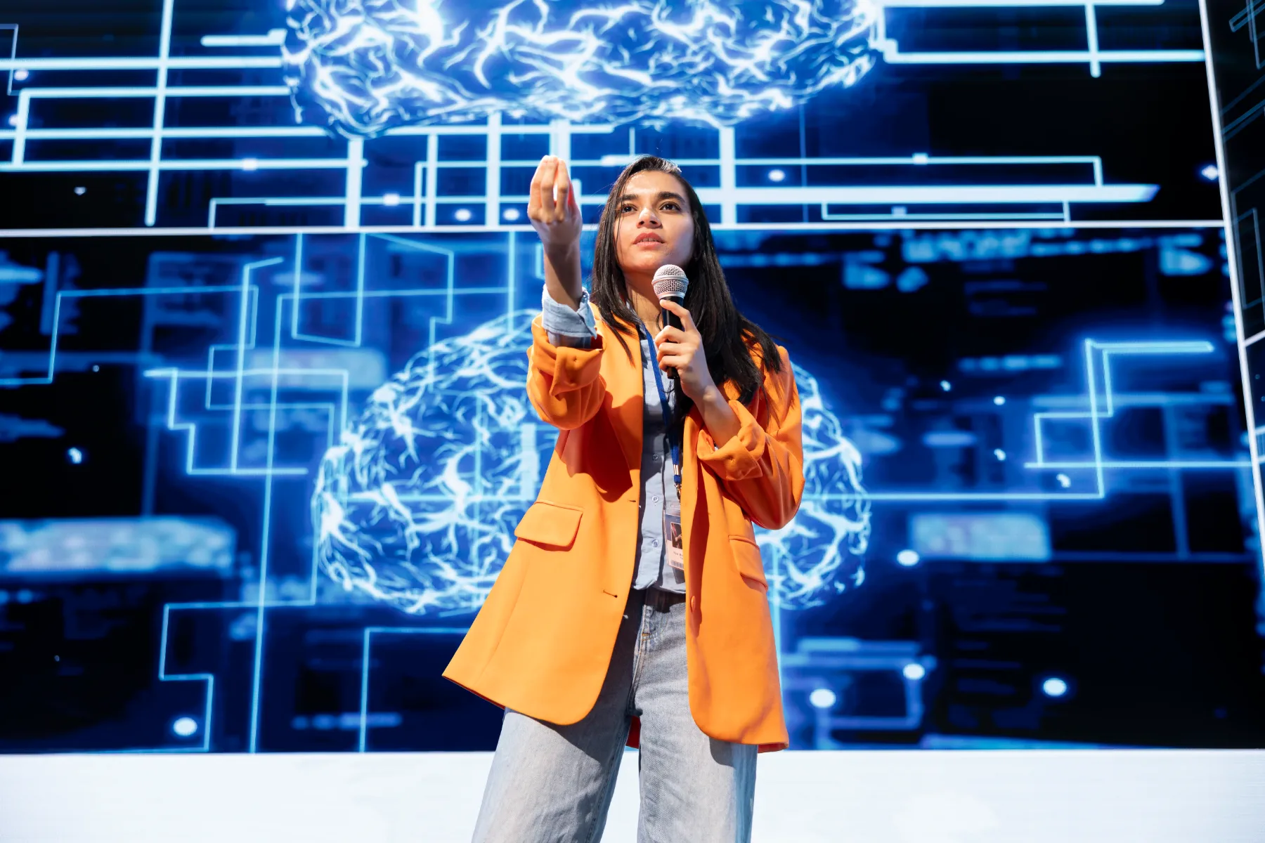 Tredni AI 2025: ključni trendi umetne inteligence, ki bodo zaznamovali leto