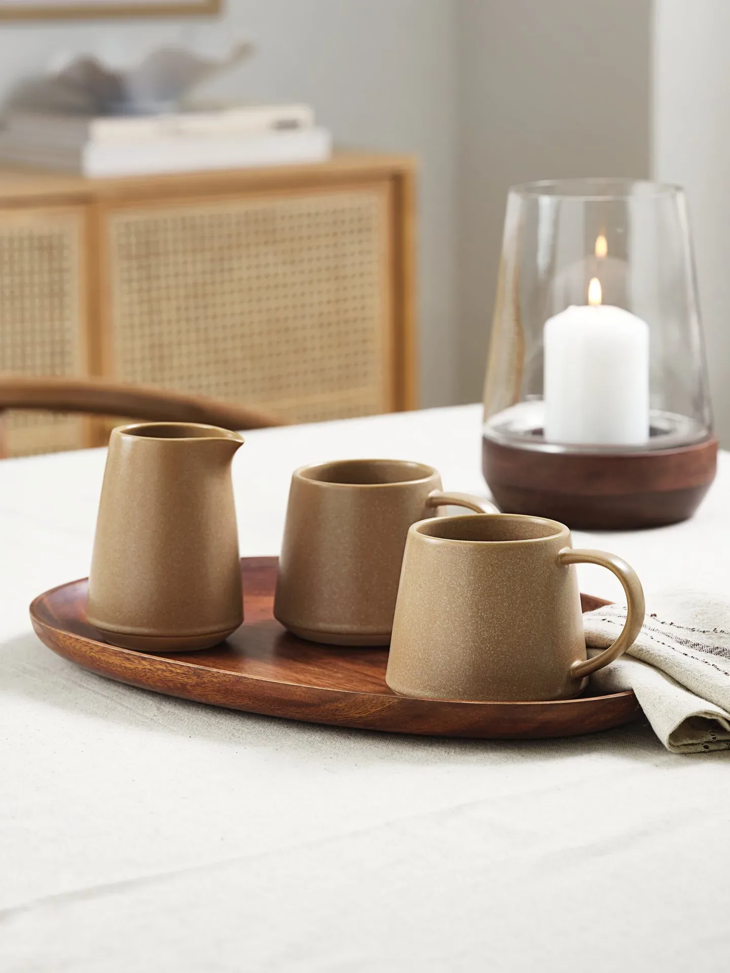Trend v opremljanju stanovanja 2025: letos v svoj dom vnesite toplino in eleganco Mocha Mousse barve