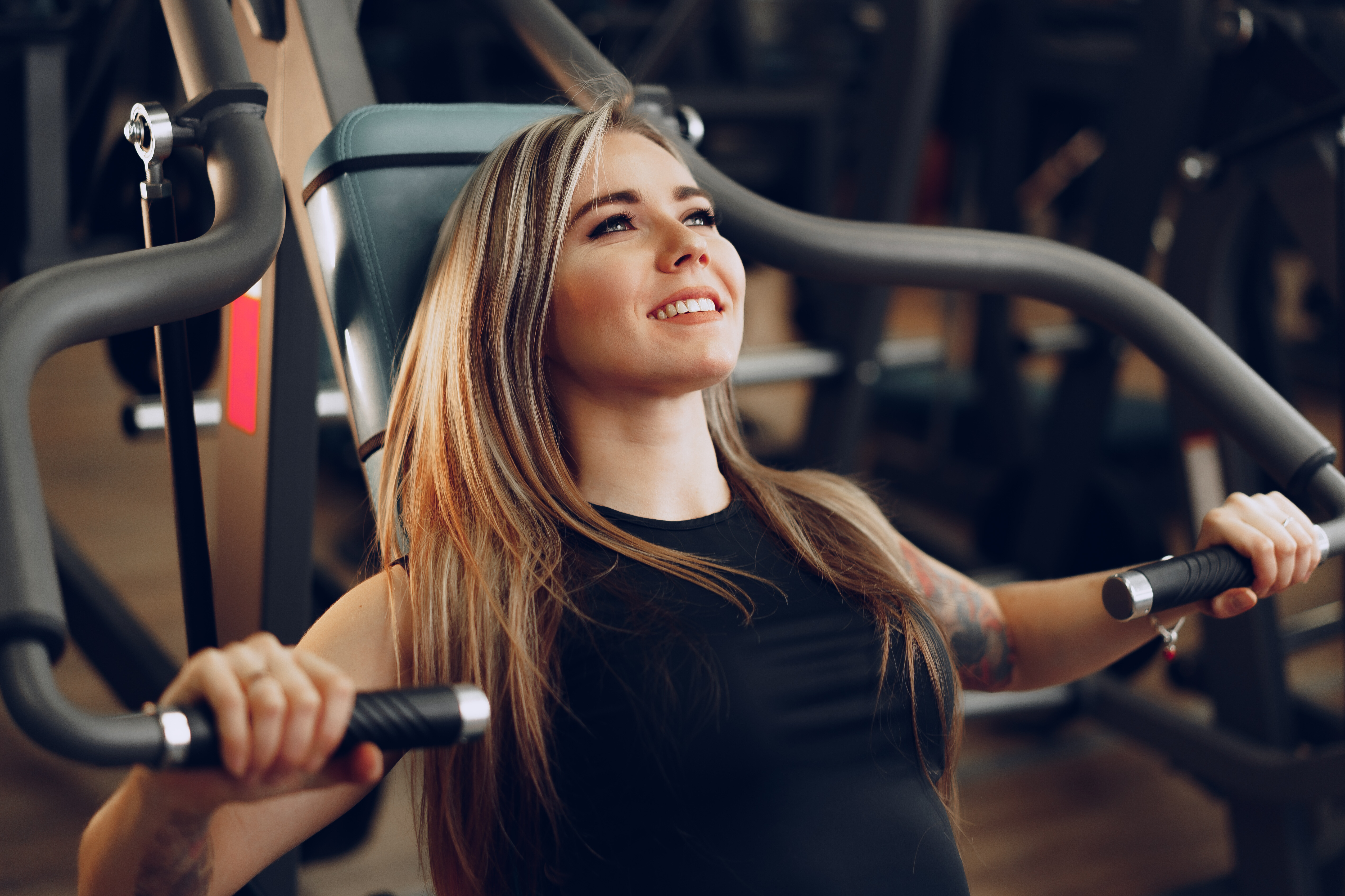 Trening z lastno težo ali z utežmi: kaj je bolj koristno?