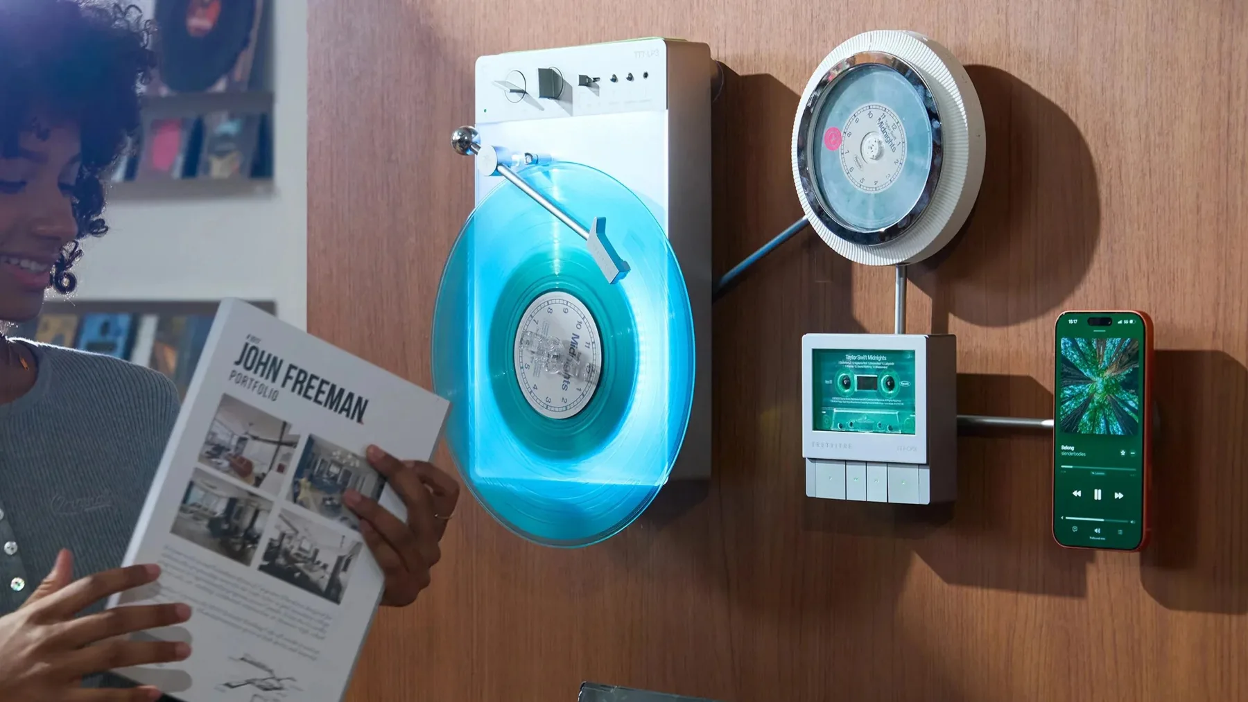 Trettitre Retro Ambient Audio System: Ko se vinil, CD in kasete preselijo na steno vašega salona