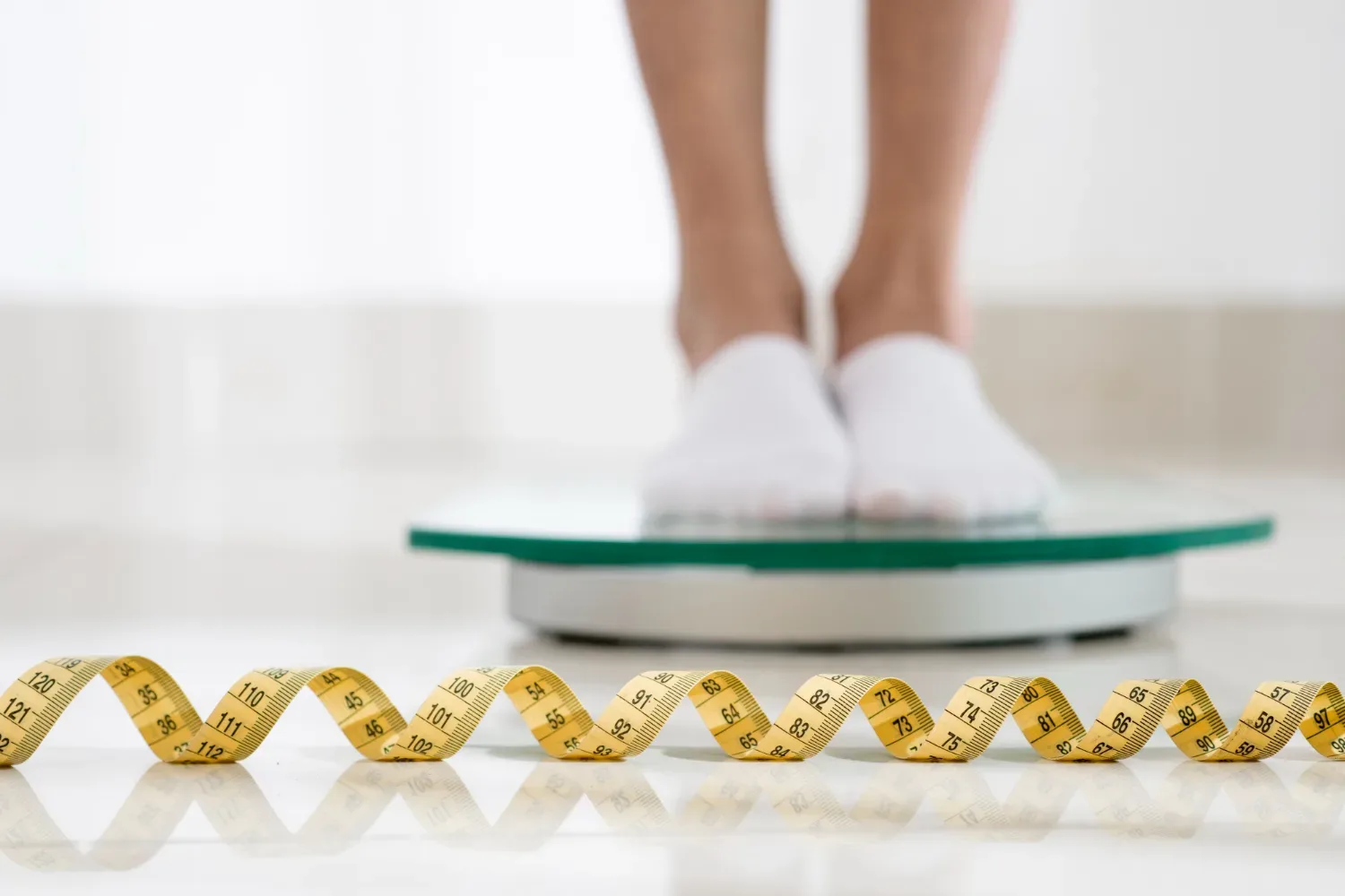 Trik za hujšanje z zelenim čajem: skrivnost, ki topi maščobo brez diet in fitnessa