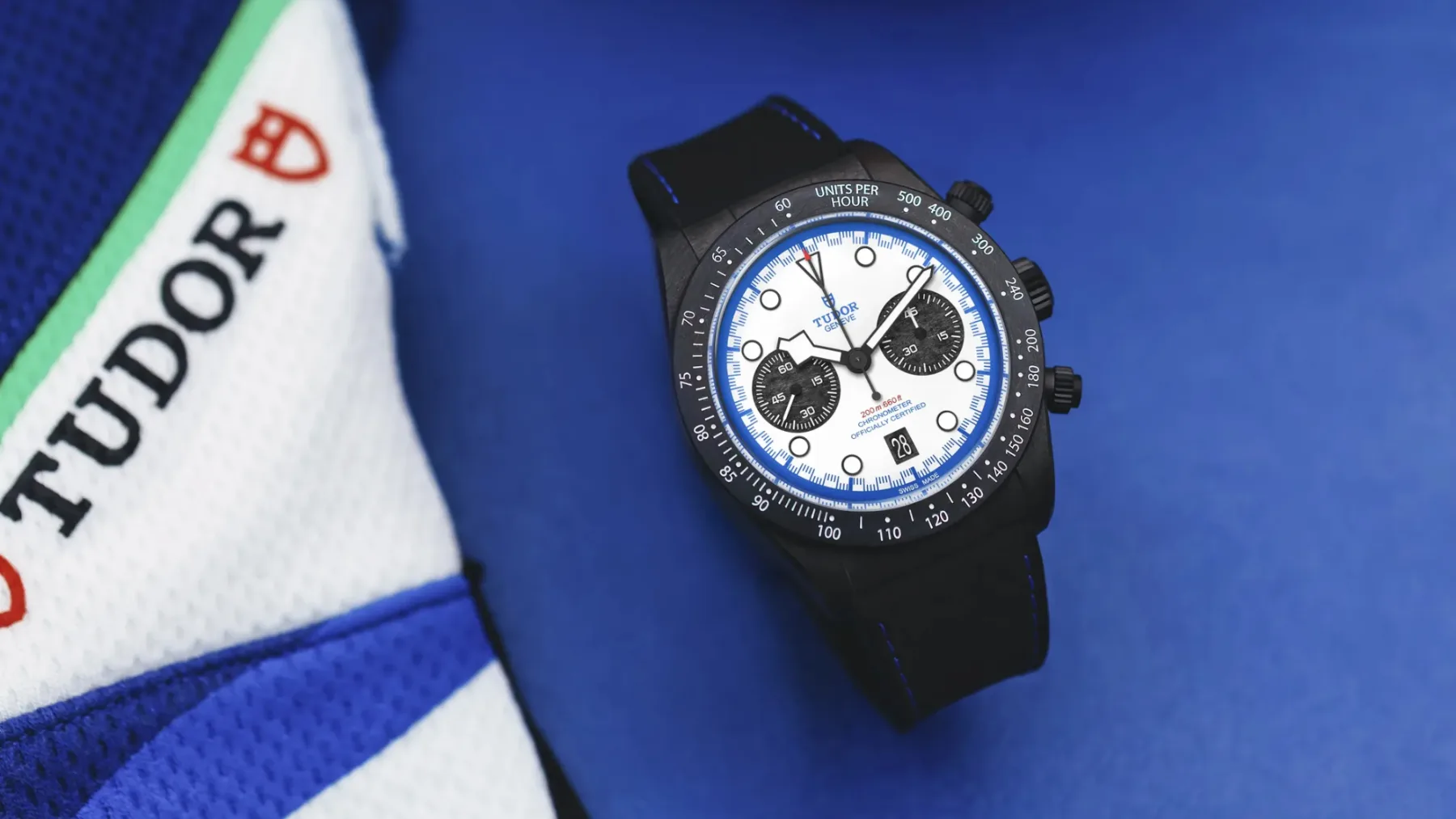 TUDOR Black Bay Chrono Carbon 25: Ko se bencinski hlapi ujamejo v švicarsko prestižnost