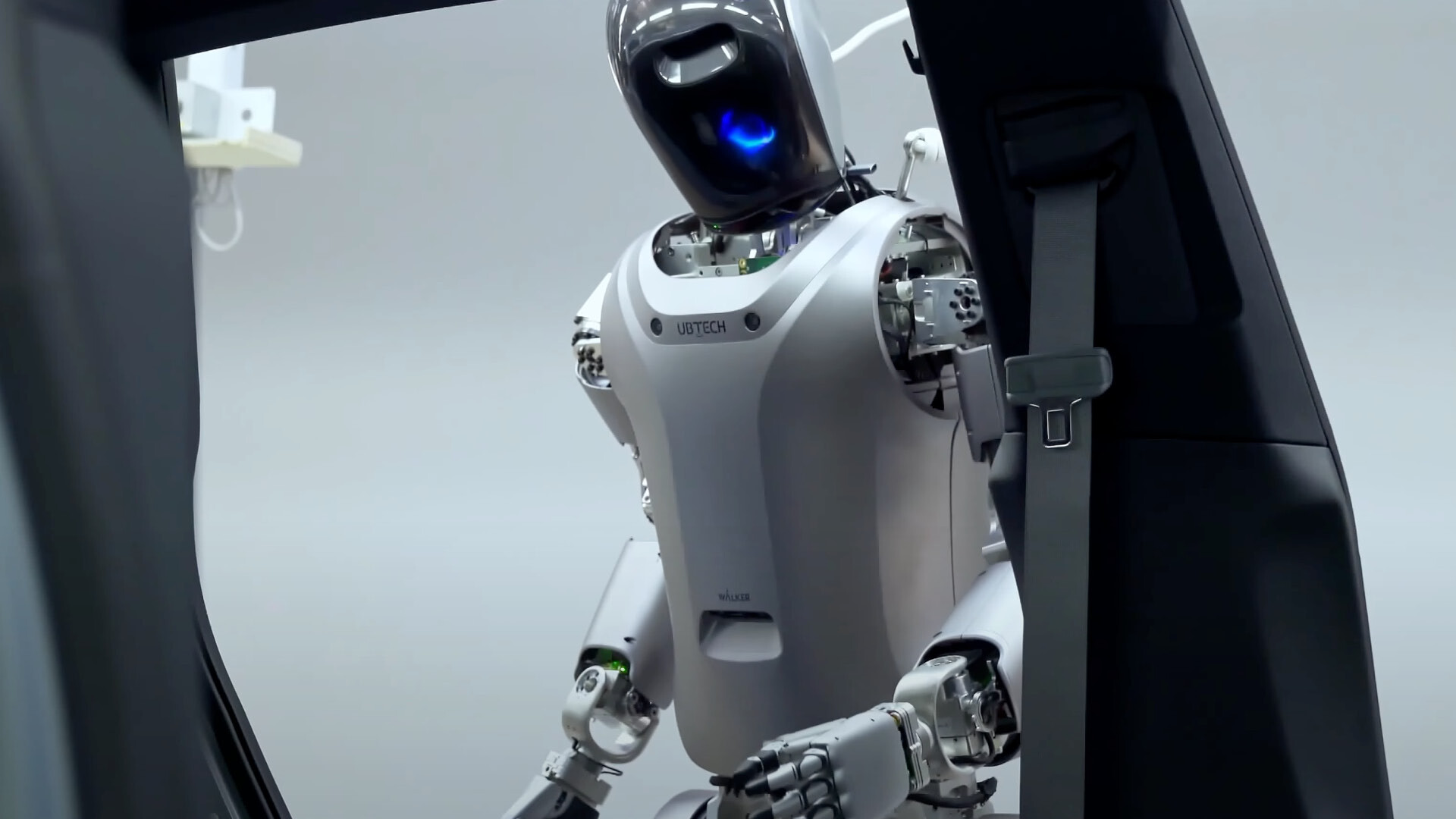 Tvoje delo bo kmalu delal robot: prihodnost proizvodnje v avtoindustriji so humanoidni roboti
