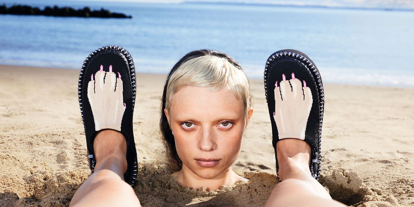 Ugg & Collina Strada: zakorakajmo v poletje z novimi UGG sandali