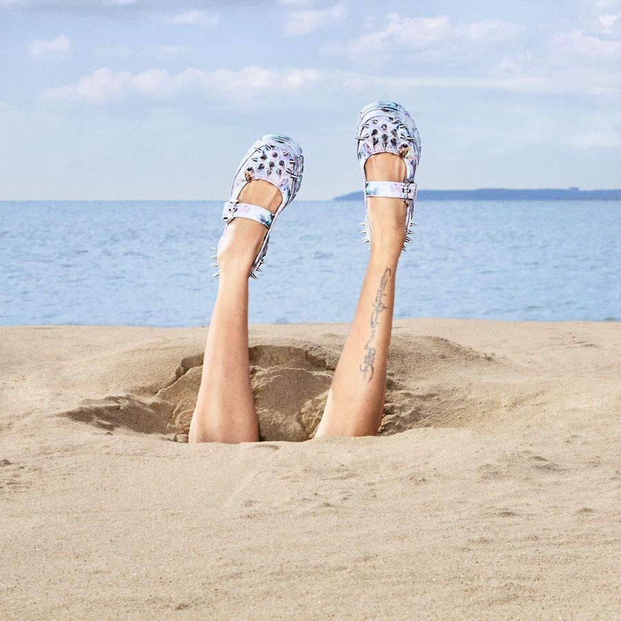 Ugg & Collina Strada: zakorakajmo v poletje z novimi UGG sandali