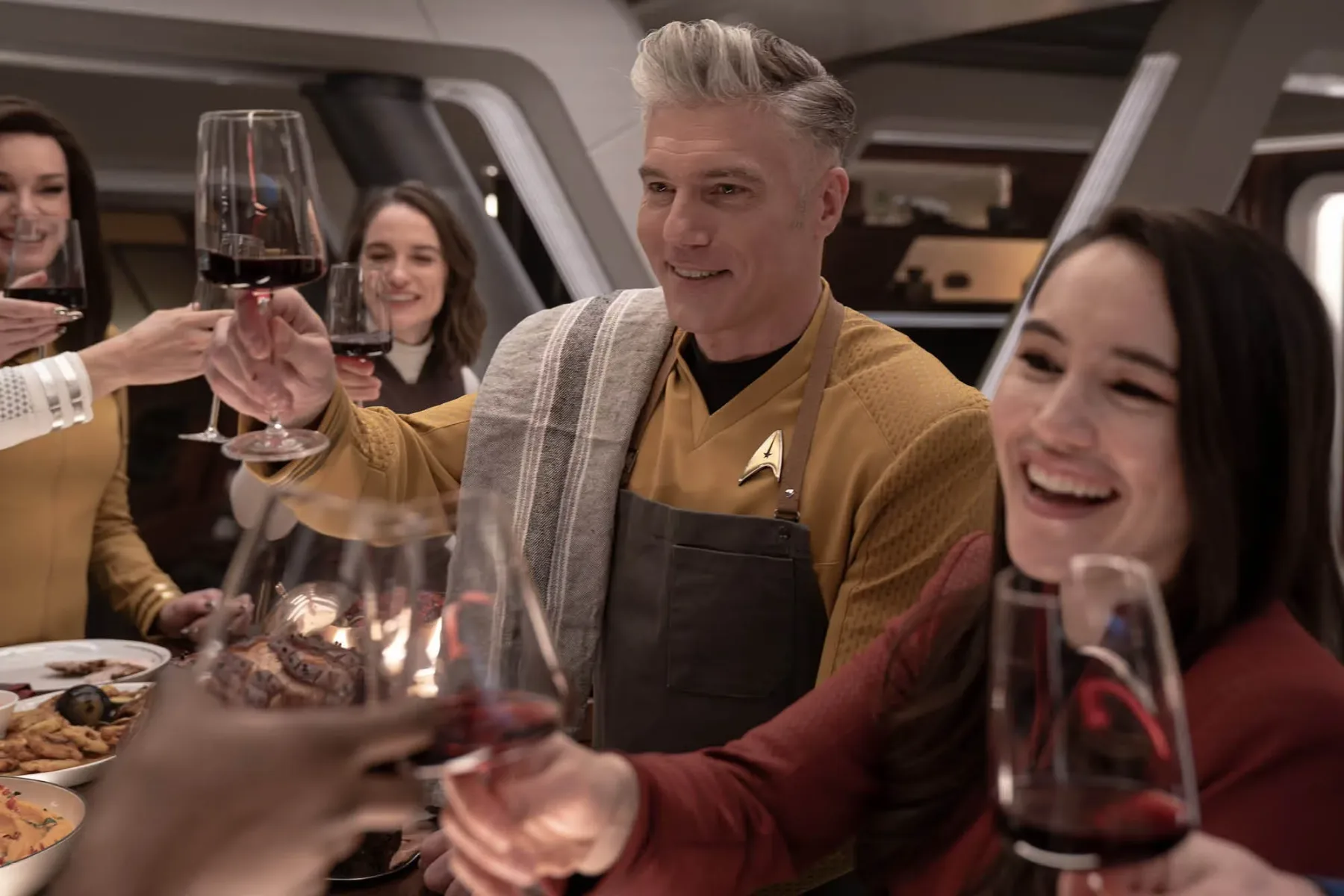 Ultra vodnik po najboljših sci-fi serijah, ki jih bomo gledali poleti 2025