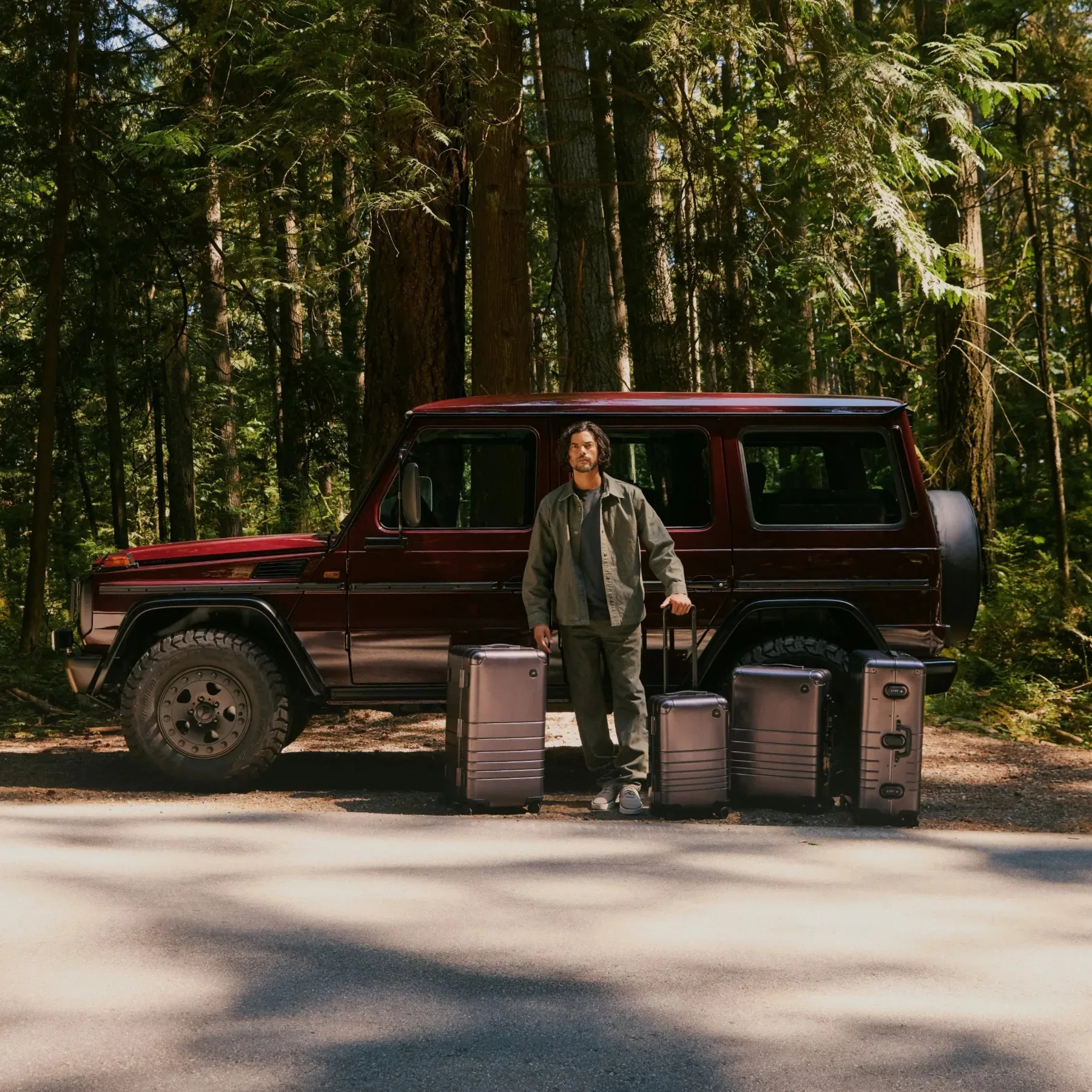 Unikatni Mercedes-Benz G320 Pre-Merger: Ko ikonični razred G dobi obleko Alfa Romeo in lastne kovčke