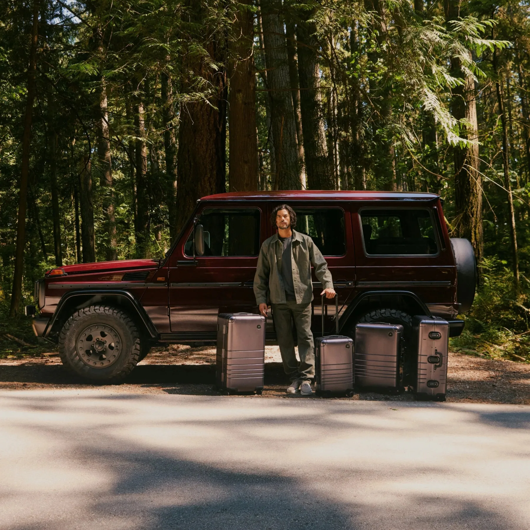 Unikatni Mercedes-Benz G320 Pre-Merger: Ko ikonični razred G dobi obleko Alfa Romeo in lastne kovčke