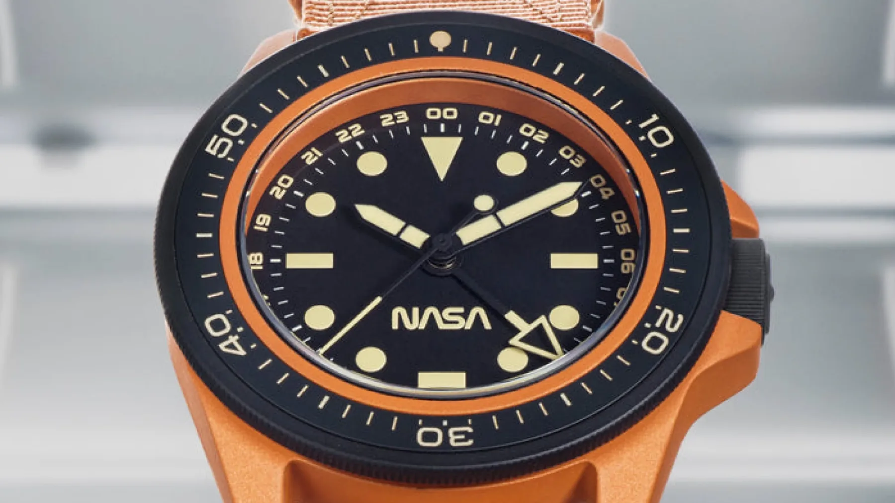 Unimatic in NASA združila moči za uro Unimatic x Massena LAB U1-SPG, ki izgleda kot rekvizit iz Kubrickovega 2001: Odiseja v vesolju