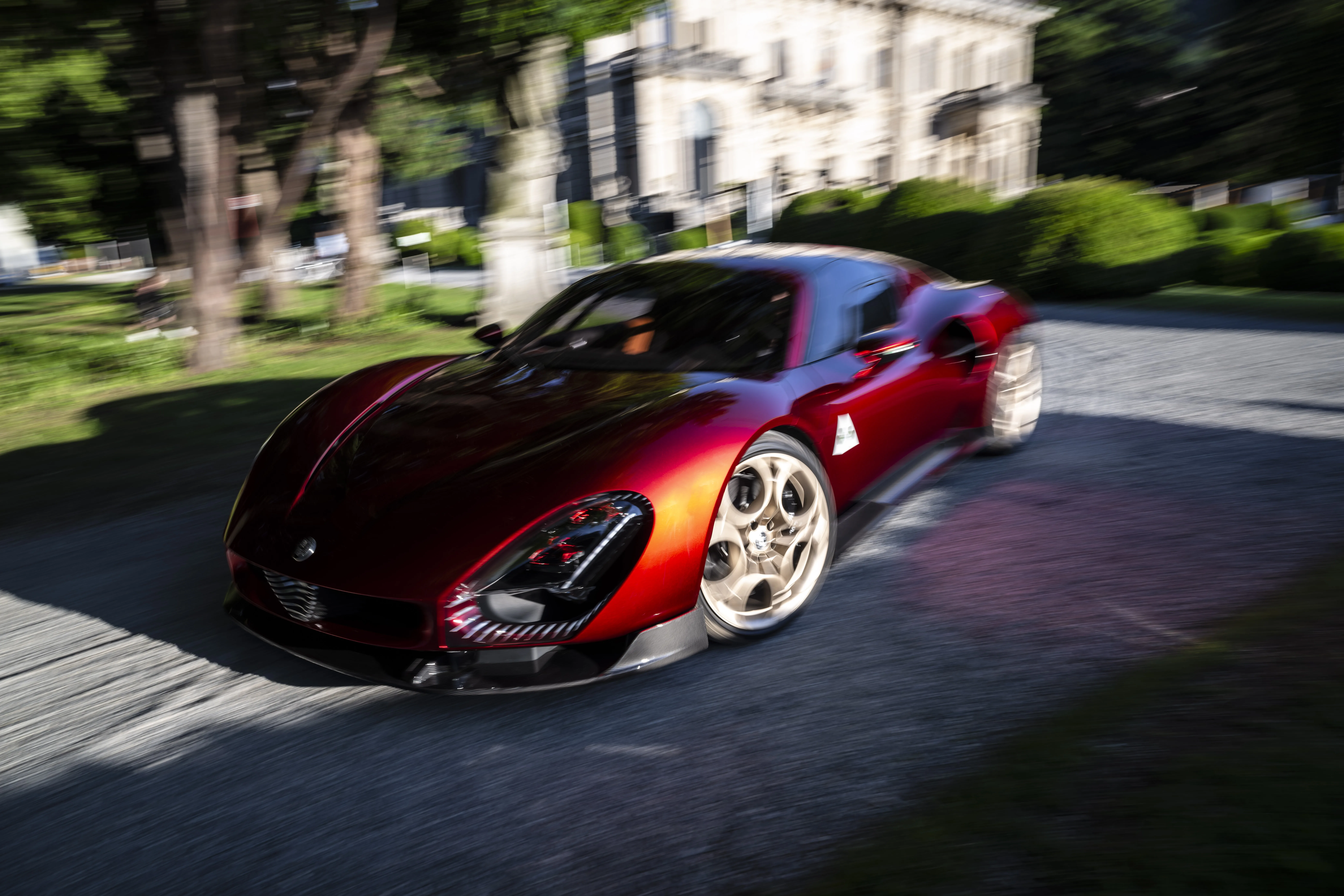 Uradno najlepša je Alfa Romeo 33 Stradale na slovitem “Concorso d’Eleganza Villa d’Este”