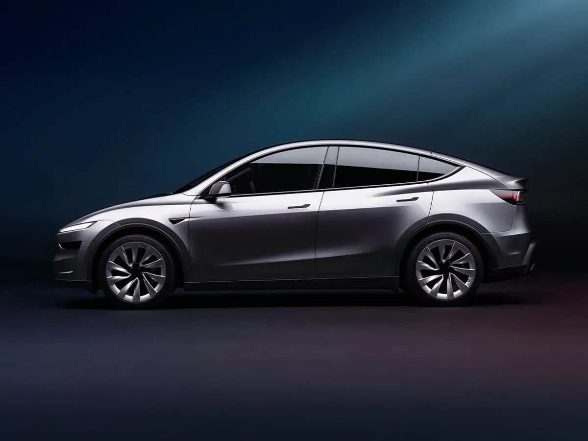 Uradno! To je Tesla Model Y 2025: Prenovljeni električni SUV z novimi funkcijami in malenkost višjo ceno
