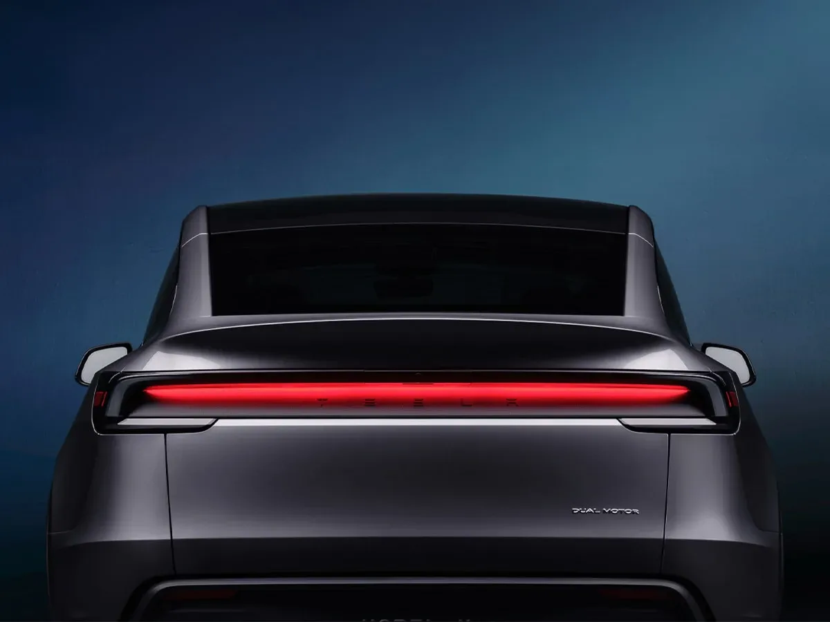 Uradno! To je Tesla Model Y 2025: Prenovljeni električni SUV z novimi funkcijami in malenkost višjo ceno