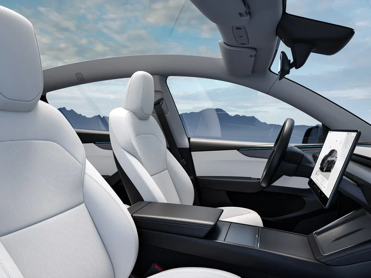 Uradno! To je Tesla Model Y 2025: Prenovljeni električni SUV z novimi funkcijami in malenkost višjo ceno