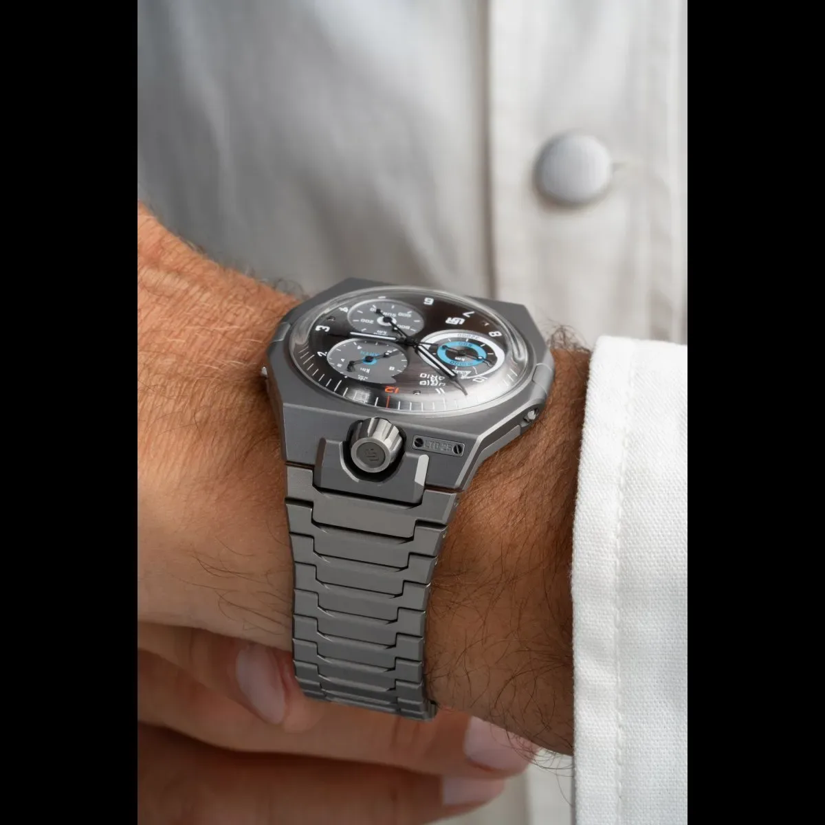 Urwerk UR-10 Spacemeter: ko “običajna” ura meri gibanje Zemlje skozi vesolje